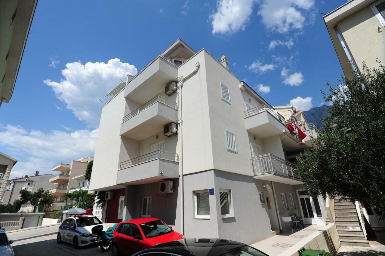 Apartments Knezevic Макарска Экстерьер фото