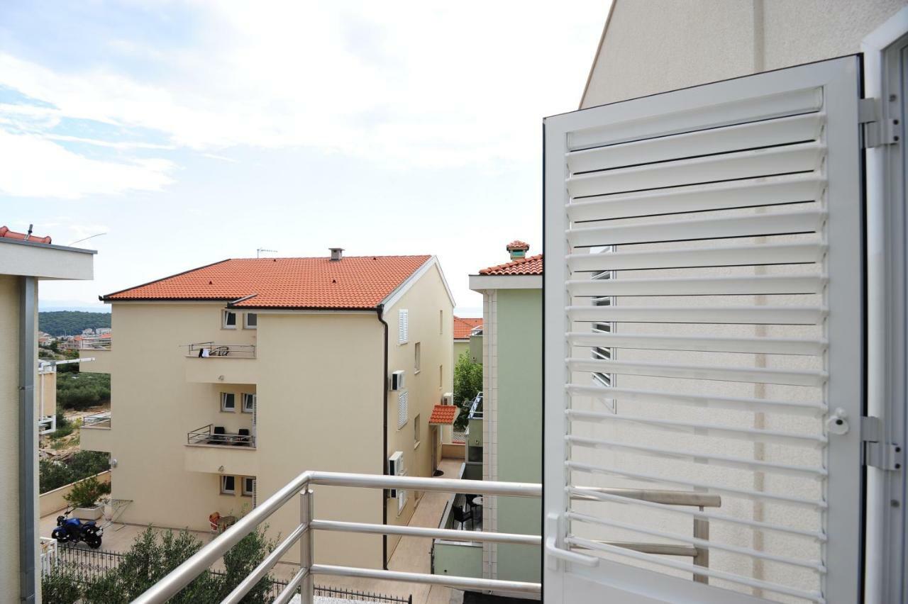 Apartments Knezevic Макарска Экстерьер фото